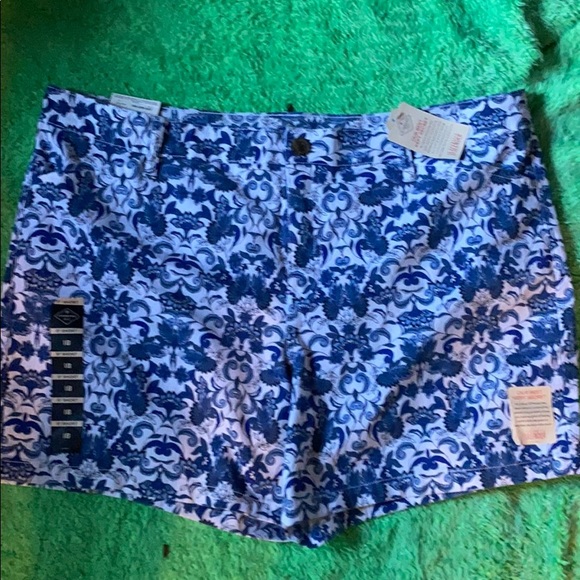 BNWT St Johns bay blue and white print shorts - Picture 3 of 3